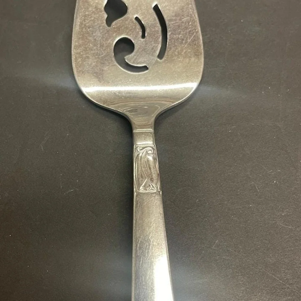 International Silver Stainless Steel Pierced‎ Pie Cake Server Scroll Flower PB1